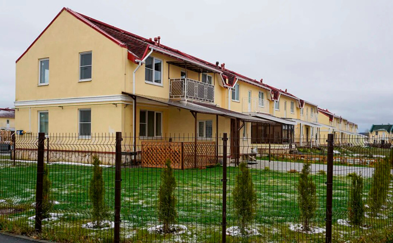 Есенин Village